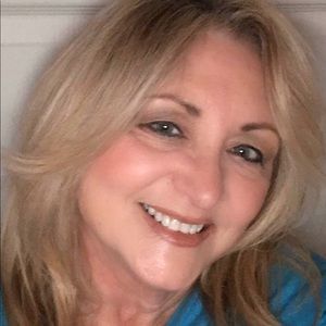 Meet your Posher, Edwina